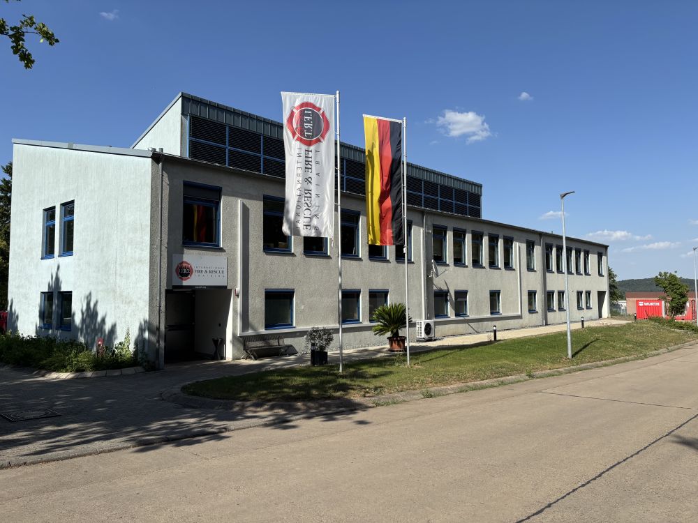 IFRT-Hauptgebäude Außenansicht